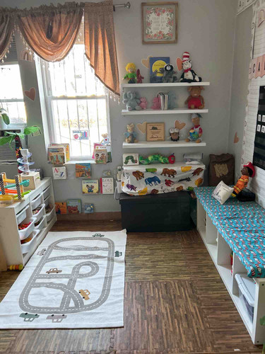 Photo of Pequeños Tesoros Daycare LLC Daycare - Corona, NY