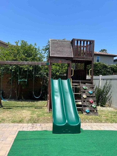 Photo of Little Bloomers Daycare And Learning Center - Lake Balboa, CA