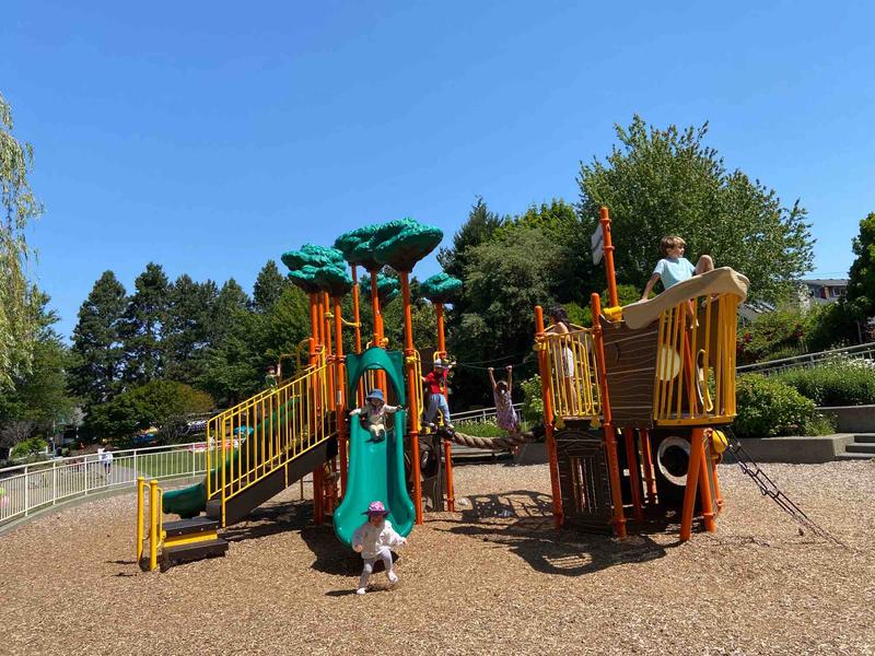 Photo of Lakeview Dragon Bilingual Preschool & Day Care - Kirkland, WA