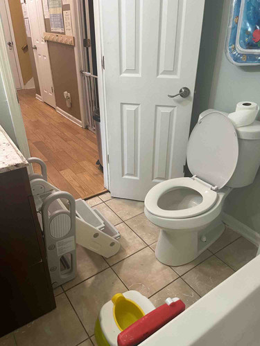 Photo of Lowe, Frenited C Daycare - Riverdale, GA