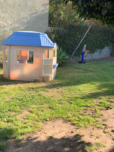 Photo of Wheels On The Bus Immersion Preschool Daycare - Los Angeles, CA